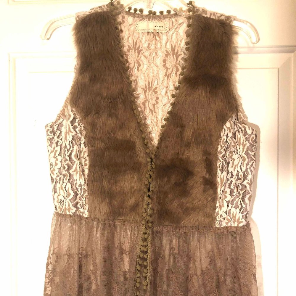 Women's A’reve Vest Size Large Lace Faux Fur